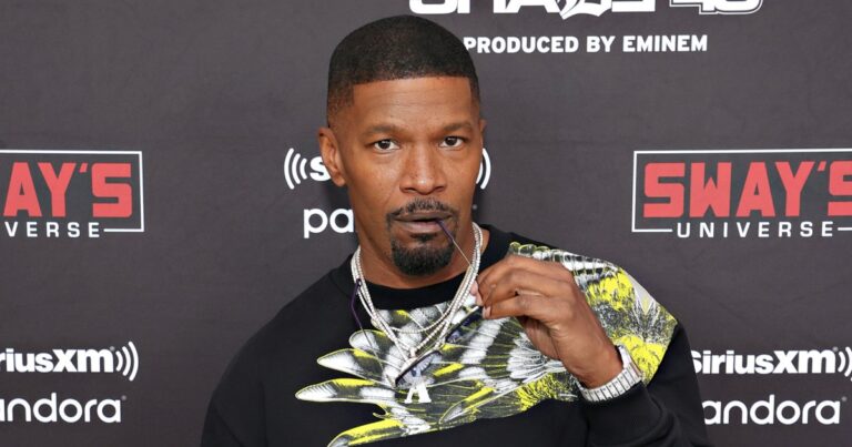 Jamie Foxx Gives First Emotional Live Performance Since Terrifying Health Scare 1