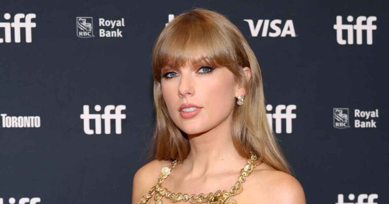 Taylor Swift Fuels Reputation Taylors Version Theories With Snakeskin Bag on Travis Kelce Date ba8ea6