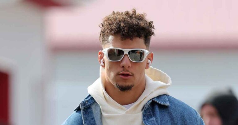 Chiefs Honor Patrick Mahomes New Baby Ahead of Divisional Playoffs