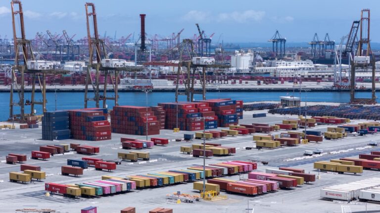 108145104 17471758032025 05 13t222617z 1616726428 rc21heaxv1yz rtrmadp 0 usa trump tariffs imports.j