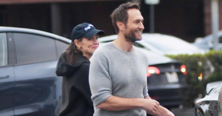 Jennifer Garner and Boyfriend John Miller Are All in Smiles During Sweet Rare Public Sighting 397.jp