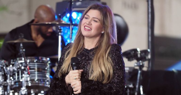 Kelly Clarkson GettyImages 2213729205